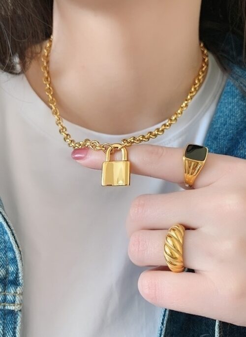 Gold Padlock Chain Necklace | Ahyeon – BabyMonster
