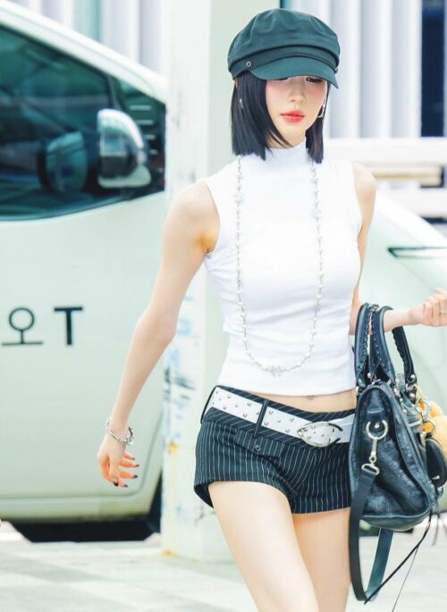 White Mock-Neck Tank Top | Asa – BabyMonster