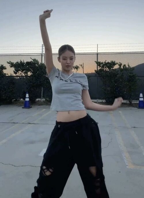 Black Distressed Baggy Sweatpants | Jennie - BlackPink