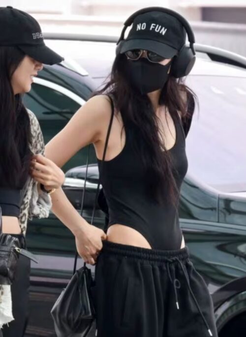 Black High-Cut Scoop Neck Bodysuit | Jennie – BlackPink