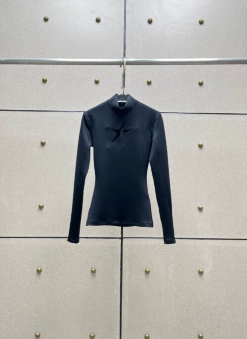 Black Hollow Star Mock Neck Top | Chaewon – Le Sserafim
