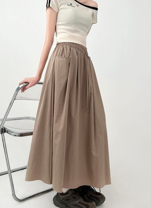 Black Pleated Elastic Waist Midi Skirt