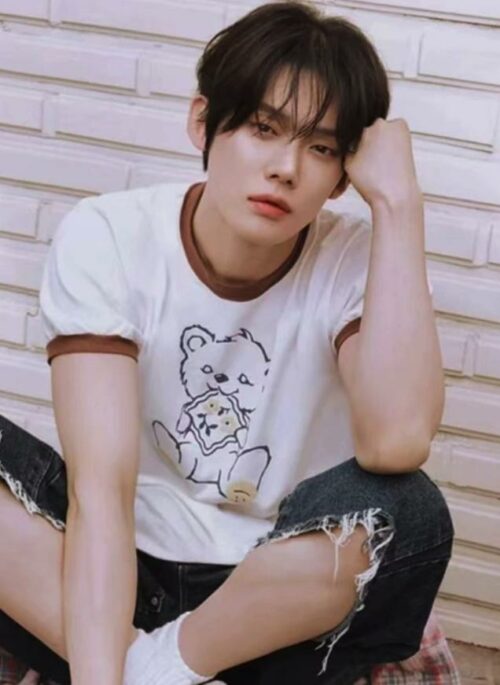 White Contrast Trim Bear Print T-Shirt | Yeonjun - TXT
