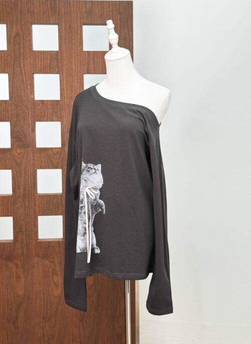 Grey Cat Print One-Shoulder Long Sleeve Top | Lisa – BlackPink