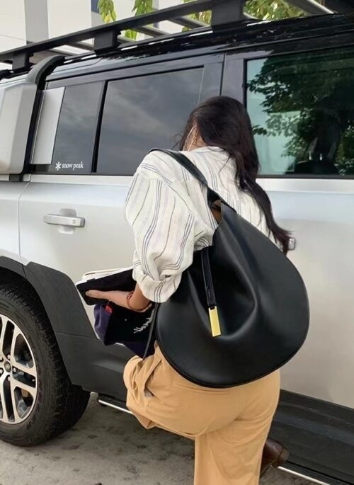 Black Round Bottom Shoulder Bag | Winter - Aespa