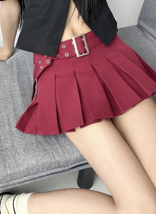 Red Buckle Belt Pleated Mini Skirt | Wonyoung - IVE