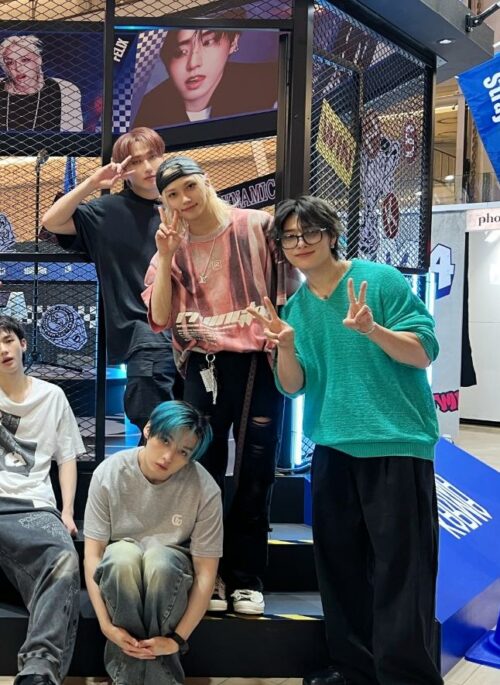 Sea Green V-Neck Long Sleeves T-Shirt | Jeongin - Stray Kids